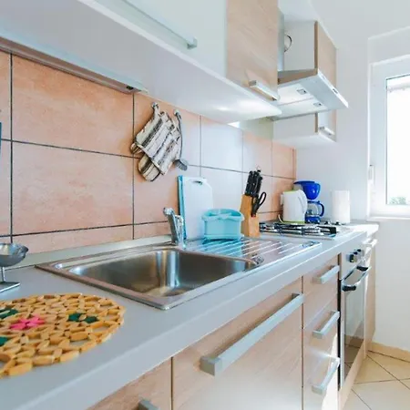 Gorgeous In With Wifi Apartamento Omiš