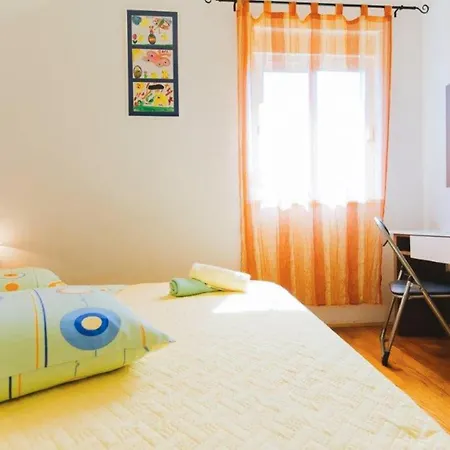 Apartamento Gorgeous In With Wifi Omiš
